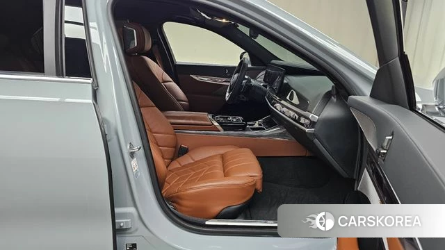 BMW 7 Series (G70) 2024 Серебристо-серый из Кореи, фото 2