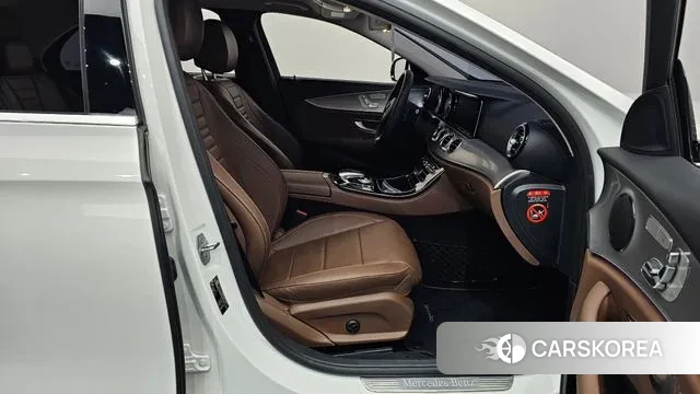 Mercedes-Benz E-Class W213 2018 Белый из Кореи, фото 2