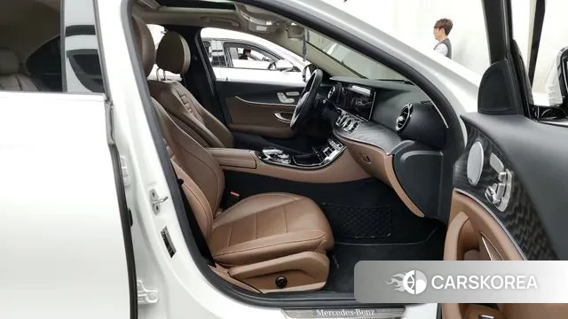 Mercedes-Benz E-Class W213 2020 Белый из Кореи, фото 2