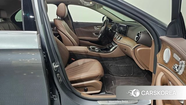 Mercedes-Benz E-Class W213 2020 Серый из Кореи, фото 2