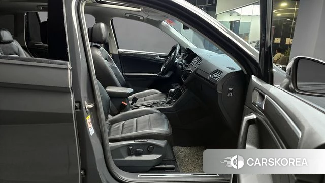 Volkswagen Tiguan second Generation 2018 Серый из Кореи, фото 2