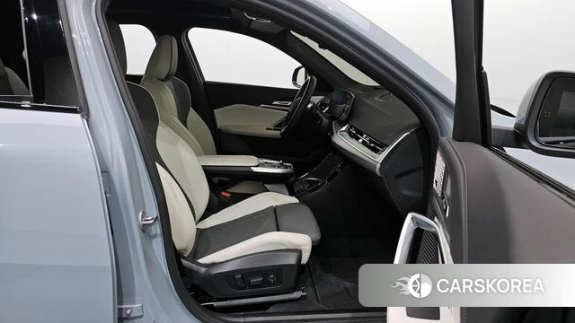 BMW X2 (U10) 2025 Светло-серебряный цвет из Кореи, фото 2