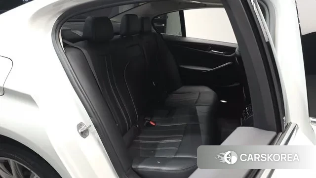 BMW 5 Series (G30) 2019 Белый из Кореи, фото 2