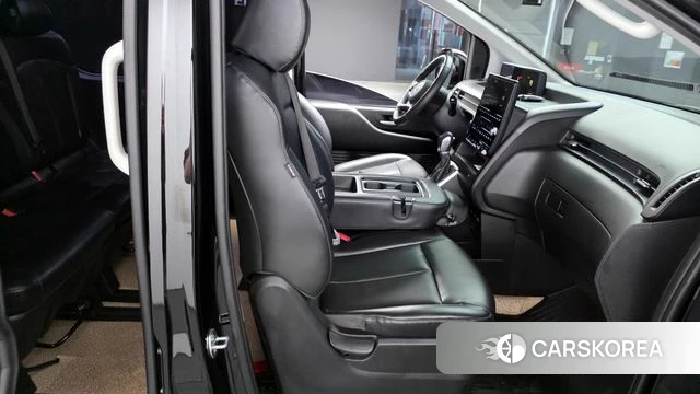 Hyundai Staria 2023 Черный из Кореи, фото 2