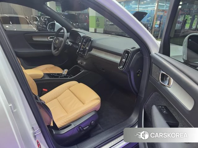 Volvo XC40 2022 Белый из Кореи, фото 2