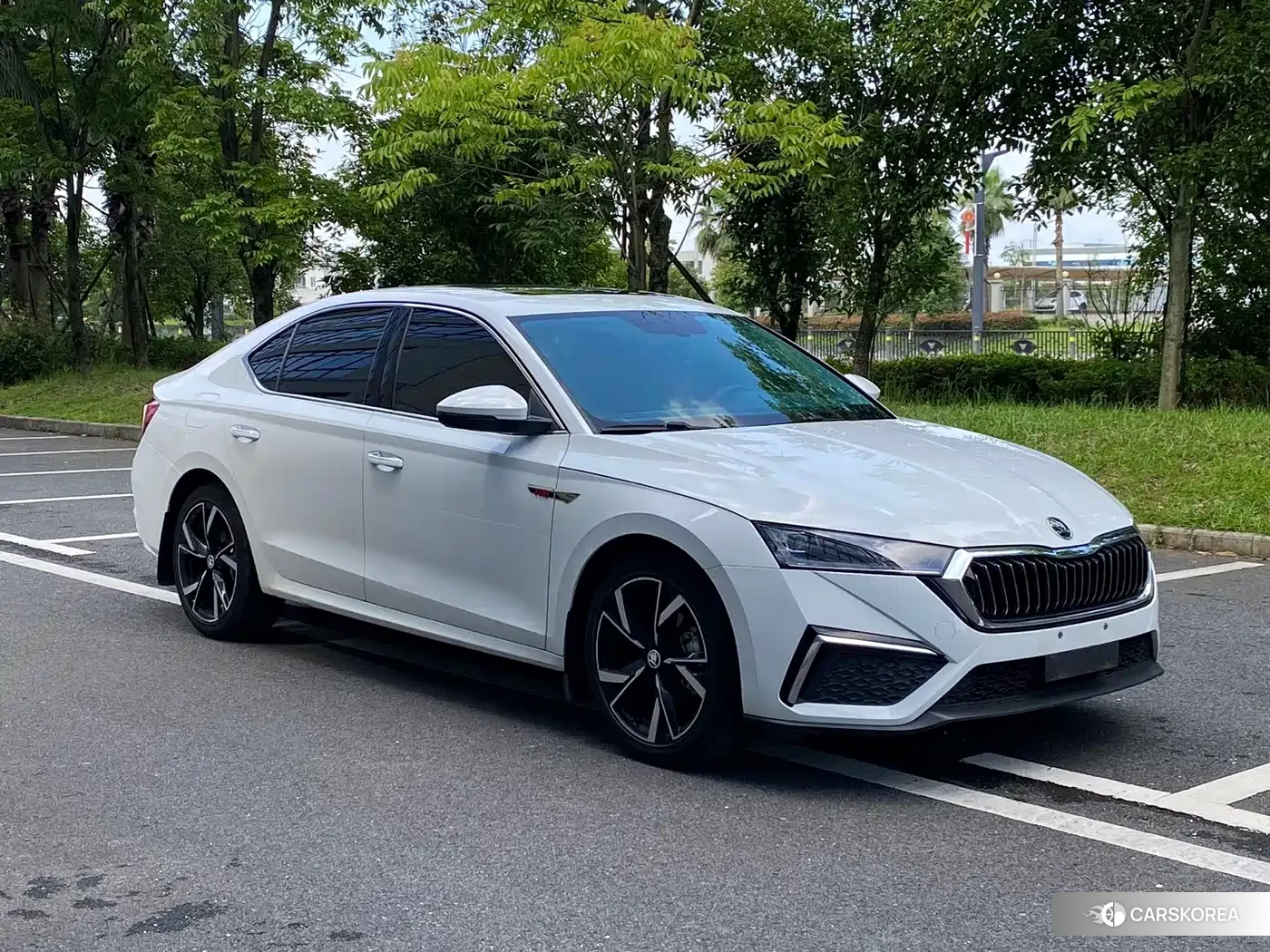 Skoda Octavia 2023 Белый из Китая, фото 2
