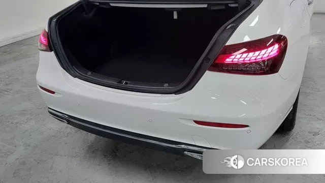 Mercedes-Benz E-Class W213 2023 Белый из Кореи, фото 2