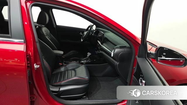 Kia The New K3 2nd generation 2021 Красный из Кореи, фото 2