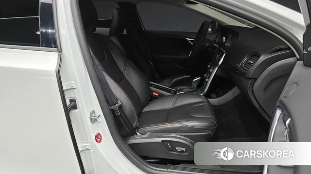 Volvo V40 Cross-Country 2019 Белый из Кореи, фото 2