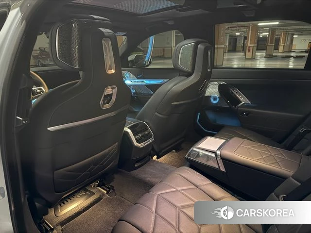 BMW 7 Series (G70) 2023 Серебристо-серый из Кореи, фото 2