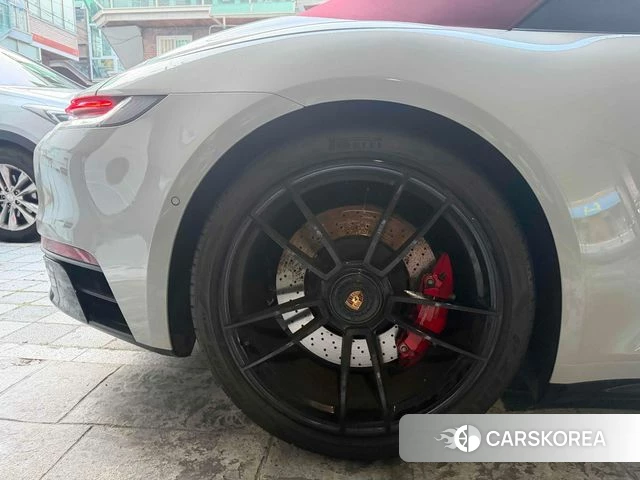 Porsche 911(992) 2022 Светло-серебряный цвет из Кореи, фото 2