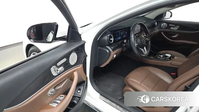 Mercedes-Benz E-Class W213 2020 Белый из Кореи, фото 2