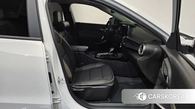 Chevrolet (GM Daewoo) Trax Crossover 2024 Белый из Кореи, фото 2