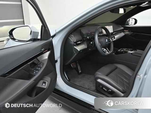 BMW 5 Series (G60) 2024 Серебристо-серый из Кореи, фото 2