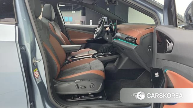 Volkswagen ID.4 2023 Светло-серебряный цвет из Кореи, фото 2