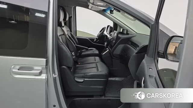 Hyundai Staria 2021 Серебристо-серый из Кореи, фото 2