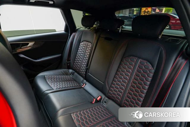 Audi RS 4 2021 Черный из Китая, фото 2