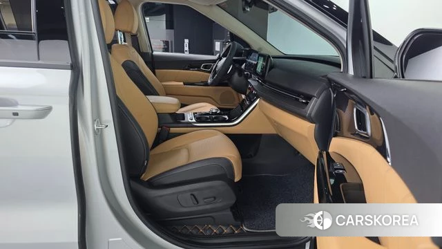 Kia Carnival 4th generation 2021 Серебряный из Кореи, фото 2