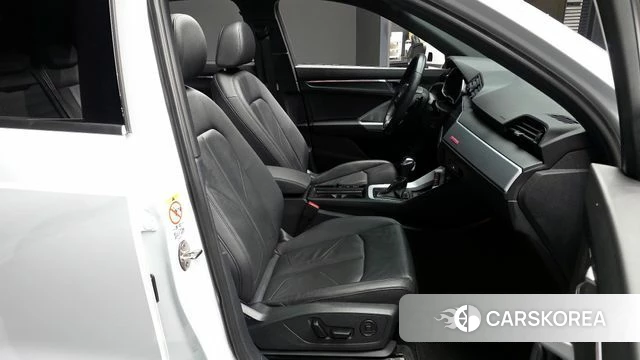 Audi Q3 (F3) 2023 Белый из Кореи, фото 2