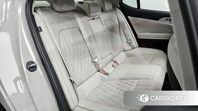 Genesis The New G70 2024 Жемчужный цвет из Кореи, фото 2