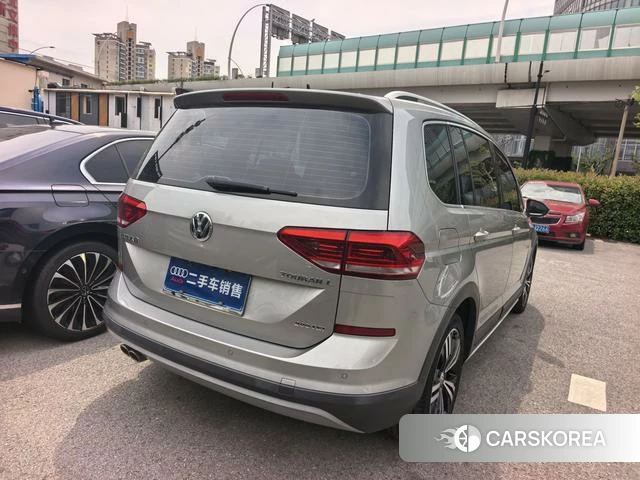 Volkswagen Touran L 2021 Серебристо-серый из Китая, фото 2