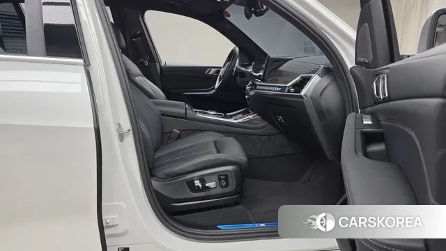 BMW X7 (G07) 2025 Белый из Кореи, фото 2