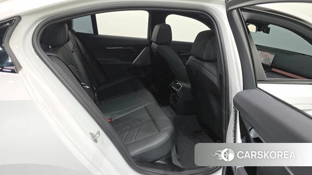 BMW 5 Series (G60) 2025 Белый из Кореи, фото 2