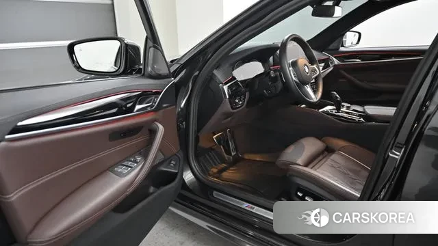 BMW 5 Series (G30) 2023 Серый из Кореи, фото 2