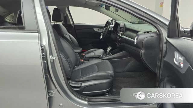 Kia The New K3 2nd generation 2023 Серебристо-серый из Кореи, фото 2