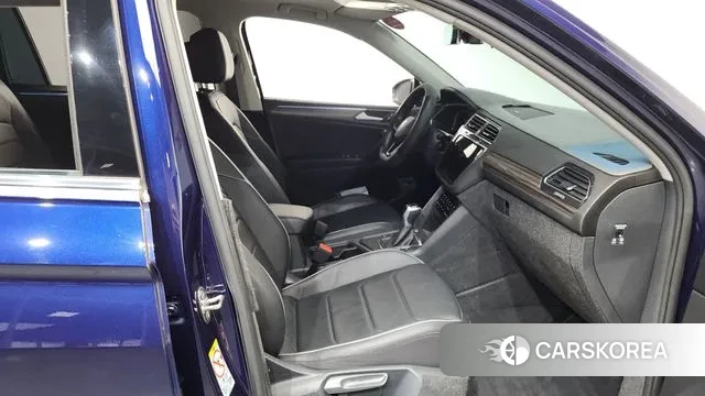 Volkswagen Tiguan Allspace 2023 Синий из Кореи, фото 2