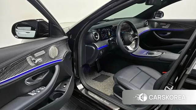 Mercedes-Benz E-Class W213 2023 Черный из Кореи, фото 2