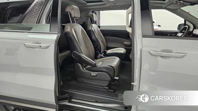 Kia The New Carnival 4th Generation 2025 Серебристо-серый из Кореи, фото 2