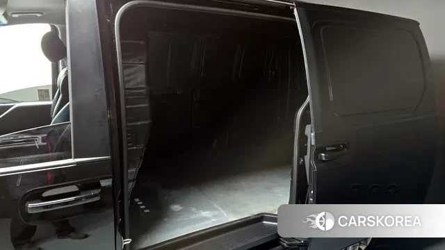 Hyundai Staria 2023 Черный из Кореи, фото 2