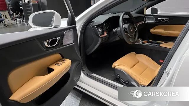 Volvo S60 3rd generation 2022 Белый из Кореи, фото 2