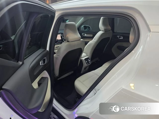 Volvo XC40 2024 Белый из Кореи, фото 2