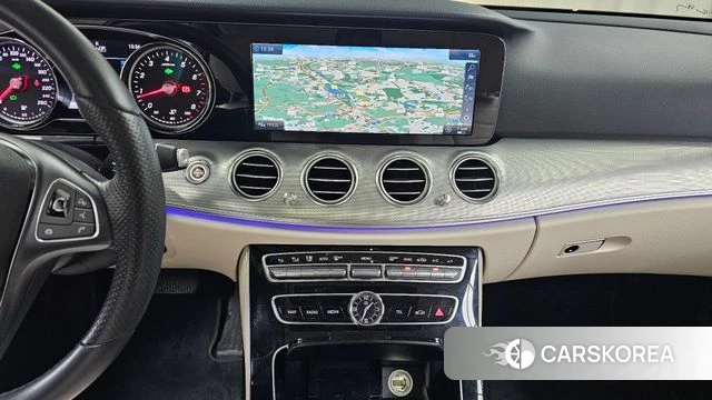 Mercedes-Benz E-Class W213 2018 Белый из Кореи, фото 2