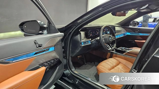 BMW 7 Series (G70) 2024 Черный из Кореи, фото 2