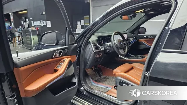 BMW X7 (G07) 2025 Черный из Кореи, фото 2