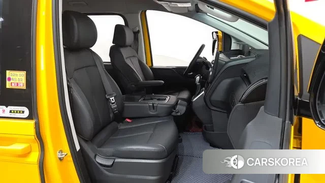 Hyundai Staria 2023 Желтый из Кореи, фото 2