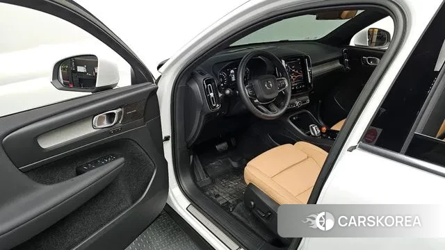 Volvo XC40 2022 Белый из Кореи, фото 2