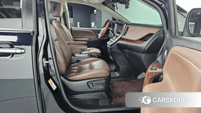 Toyota Sienna 2018 Черный из Кореи, фото 2