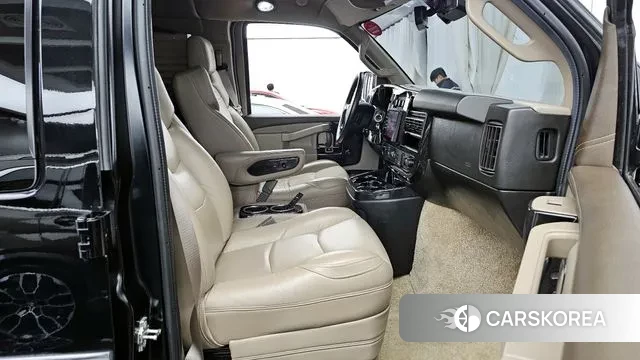 Chevrolet Express Van 2021 Черный из Кореи, фото 2