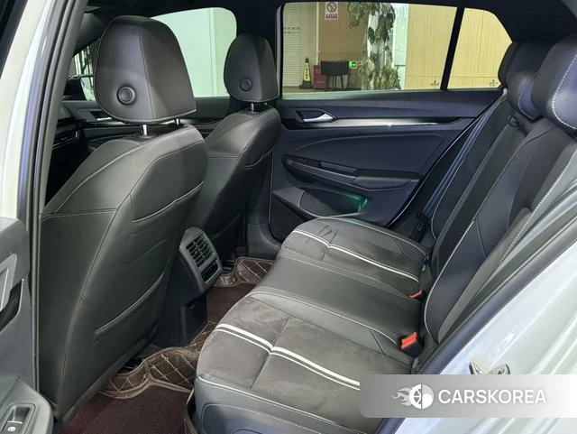 Volkswagen Golf 2024 Белый из Китая, фото 2