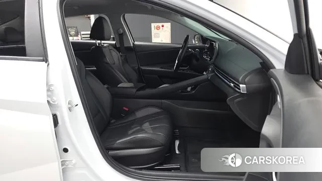 Hyundai The New Avante (CN7) 2023 Белый из Кореи, фото 2