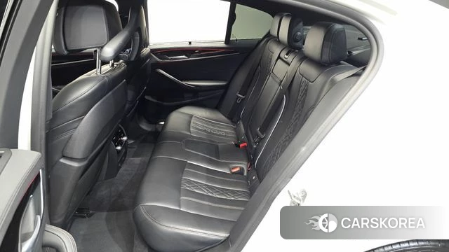 BMW 5 Series (G30) 2019 Белый из Кореи, фото 2