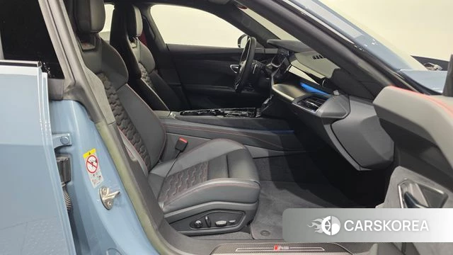 Audi RS e-Tron GT 2023 Цвет галактики из Кореи, фото 2