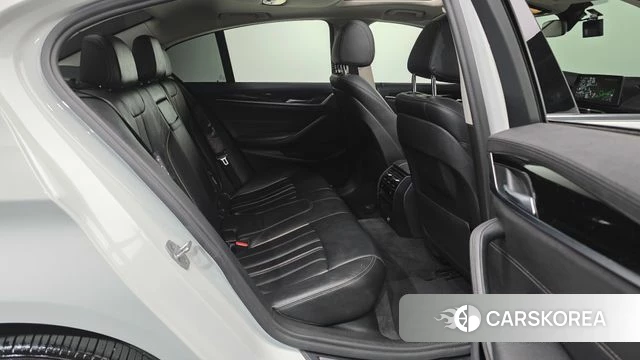 BMW 5 Series (G30) 2018 Белый из Кореи, фото 2
