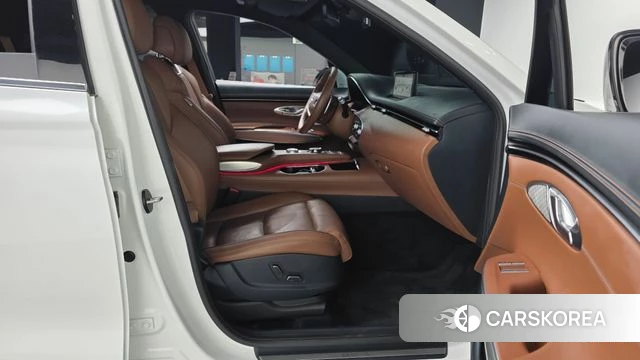 Genesis GV70 2023 Белый из Кореи, фото 2