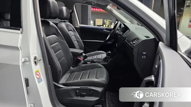 Volkswagen Tiguan second Generation 2022 Белый из Кореи, фото 2