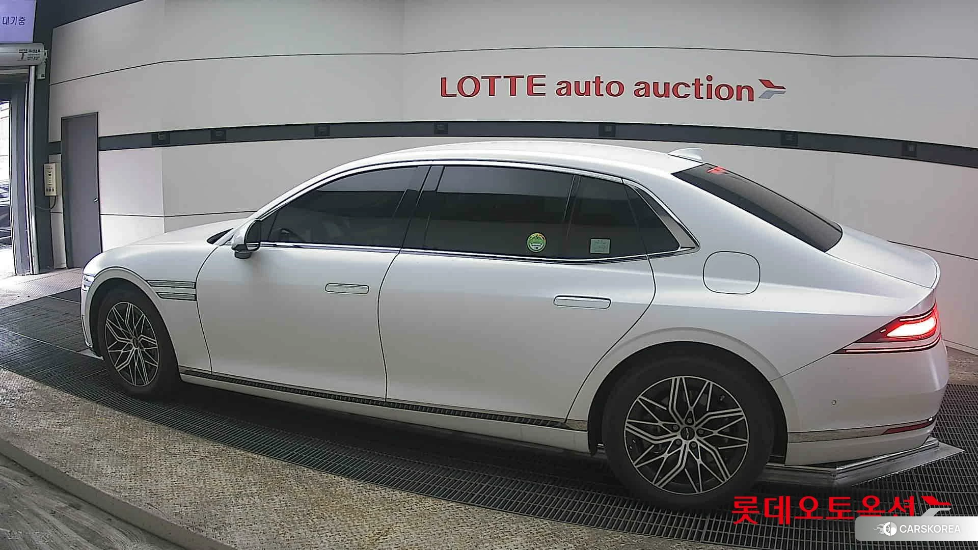 Hyundai G90 2023 Verbier White (Matte) из Кореи, фото 2